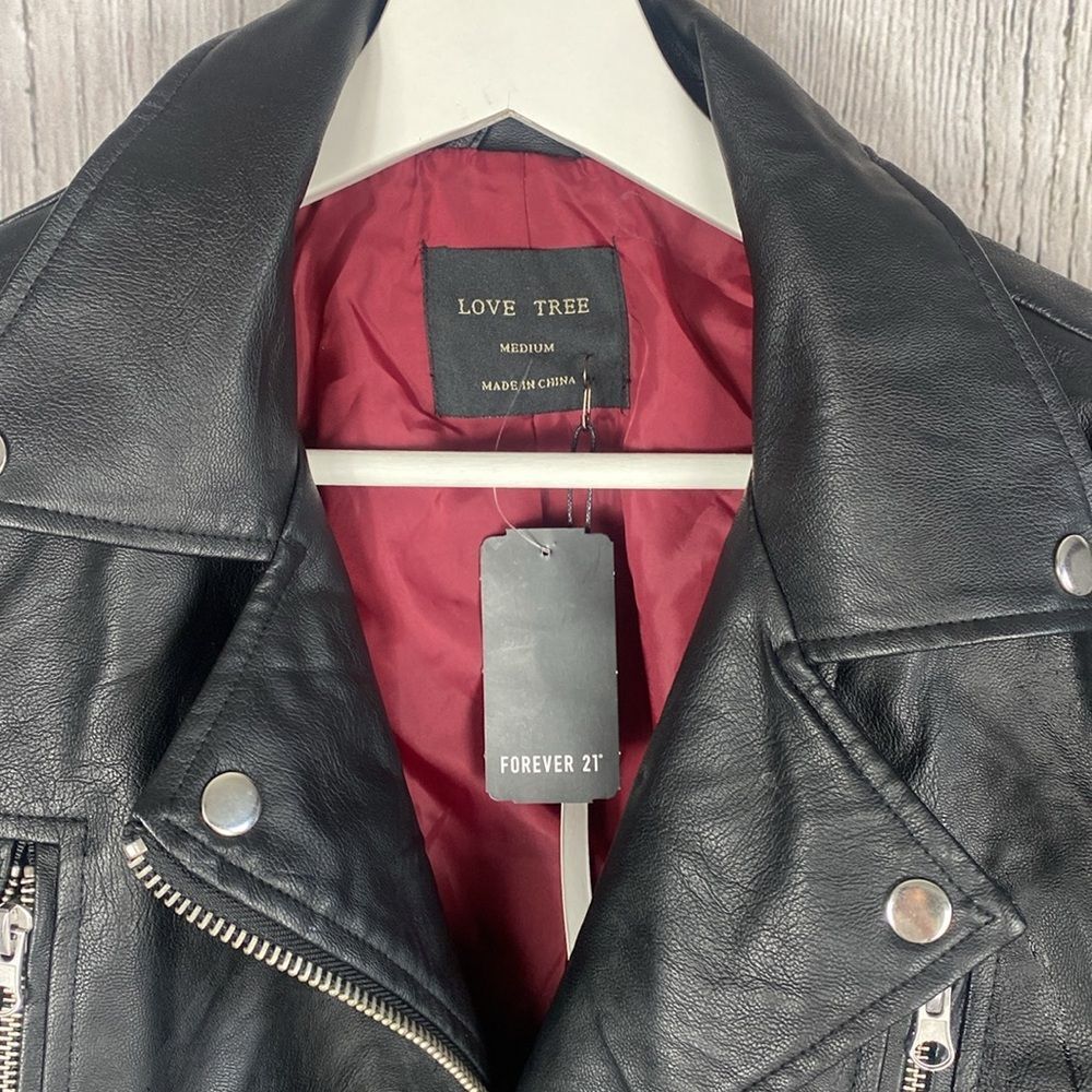 Love Tree Black Faux Leather Moto Cropped Jacket Size Medium 296 - Picture 2 of 9
